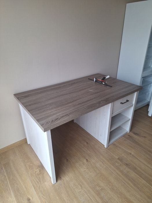 Масивно голямо  бюро