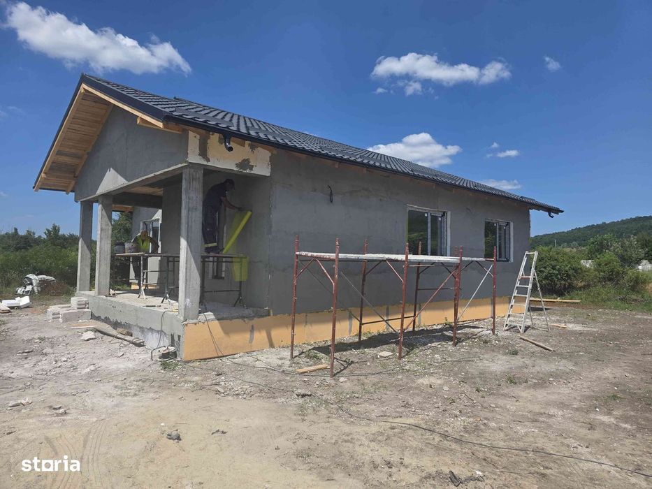 Casa nouă cu 4 camere în suburbie, 500 mp