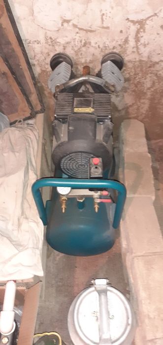 Компрессор сотилади