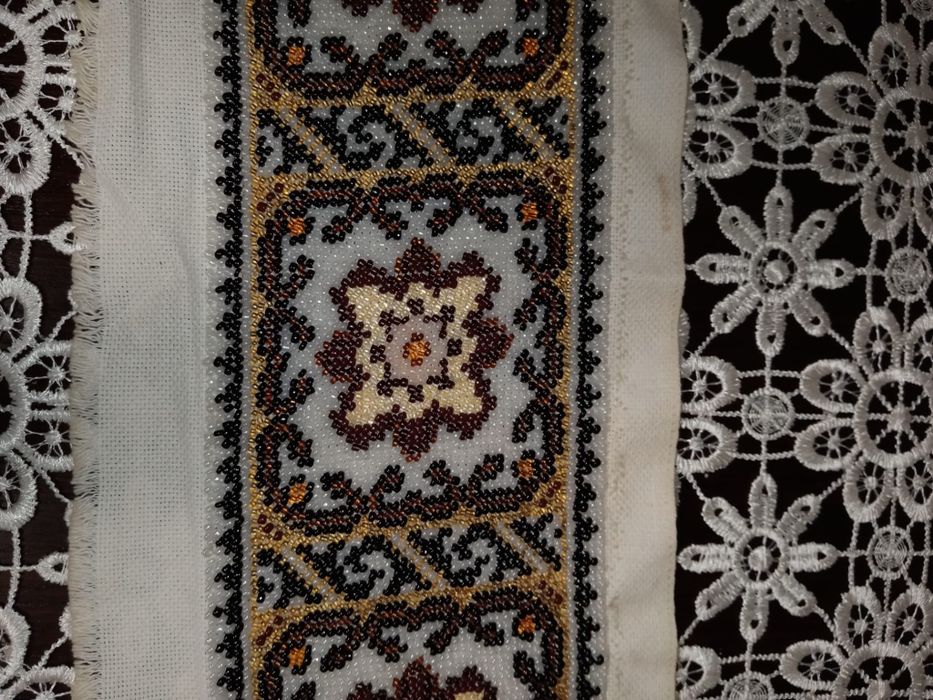 Vand curea cusuta cu margele pretioase