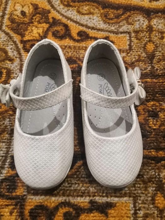 Продам платье с туфельками