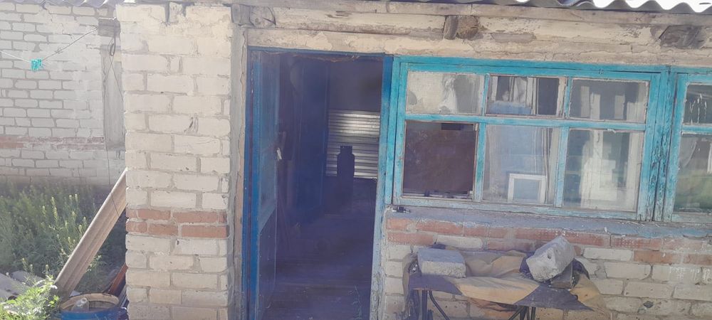 Продается дом,находится в поселке Аксуат.