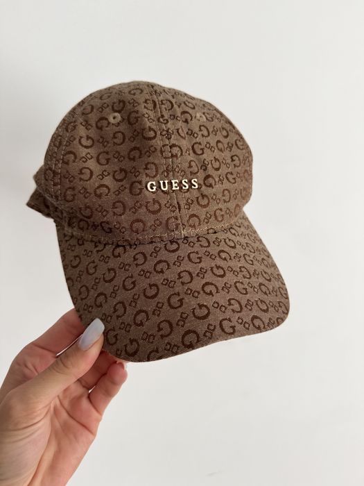 Дамска блуза и шапка Guess