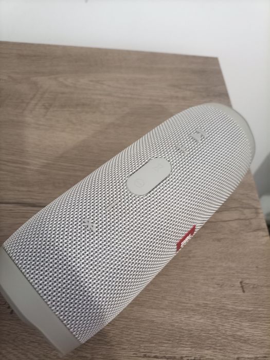 Vând Jbl charge 3