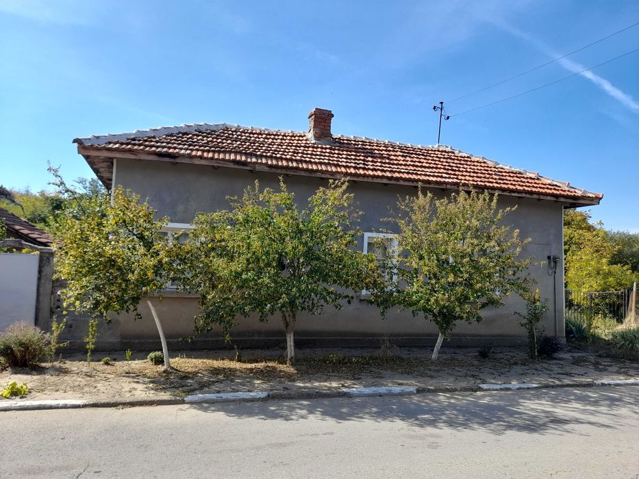 Продажба на къща в село Бръшляница