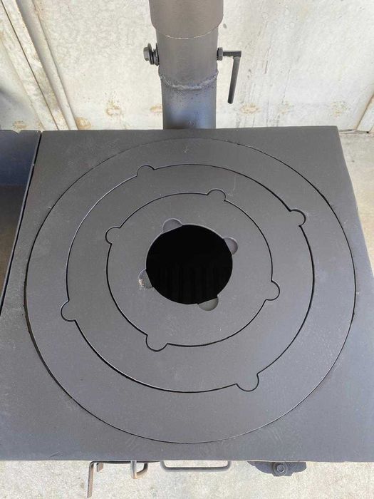 Печка в комплекте с мангалом.