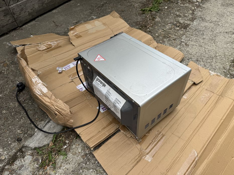 Микровълнова фурна Gorenje - ЗА РЕМОНТ ИЛИ ЧАСТИ! + подарък Нови Слюди