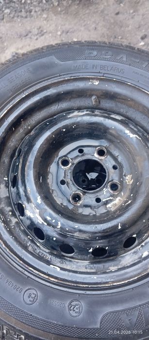 Продам резину вместе с дисками бескамерка на 13