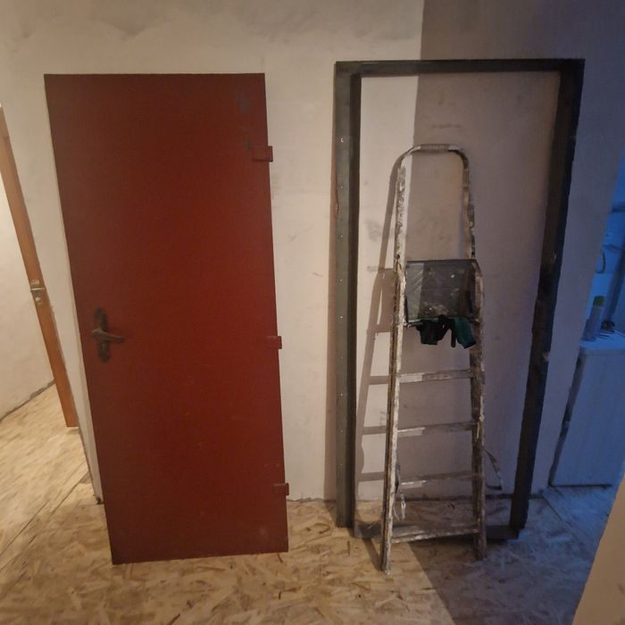 Продам железную дверь