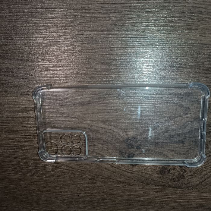 отдам новый чехол,не подошёл