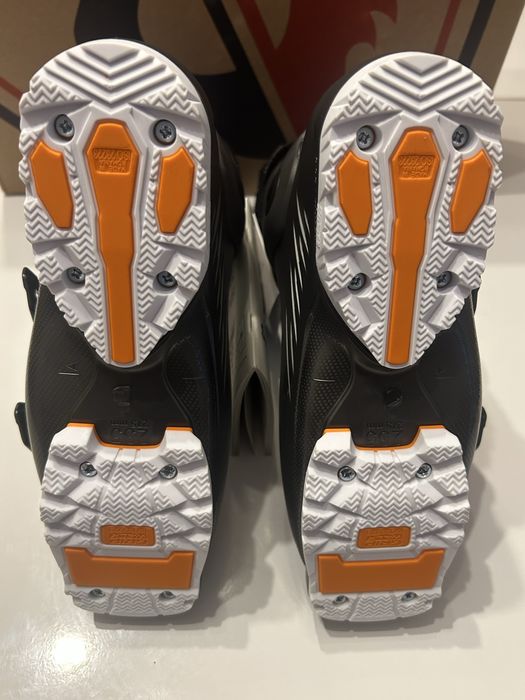 Clapari pentru dama marime 23,5 sau 36,37,5 noi/ nefolositi