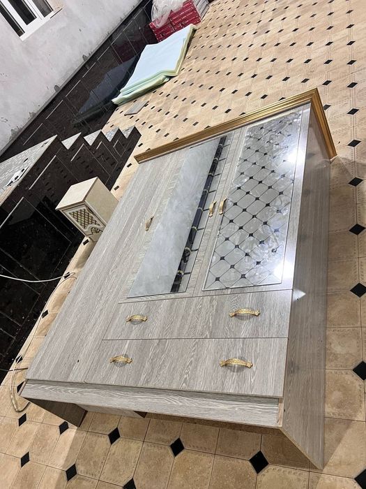 Shkaflar mebel shkaf