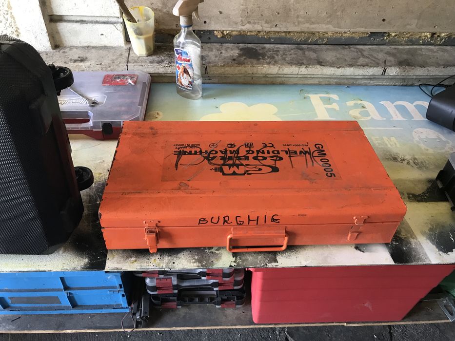 cutii de scule aproape noi