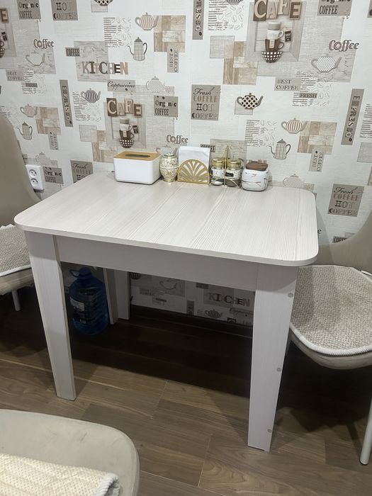 Продам стол кухонный