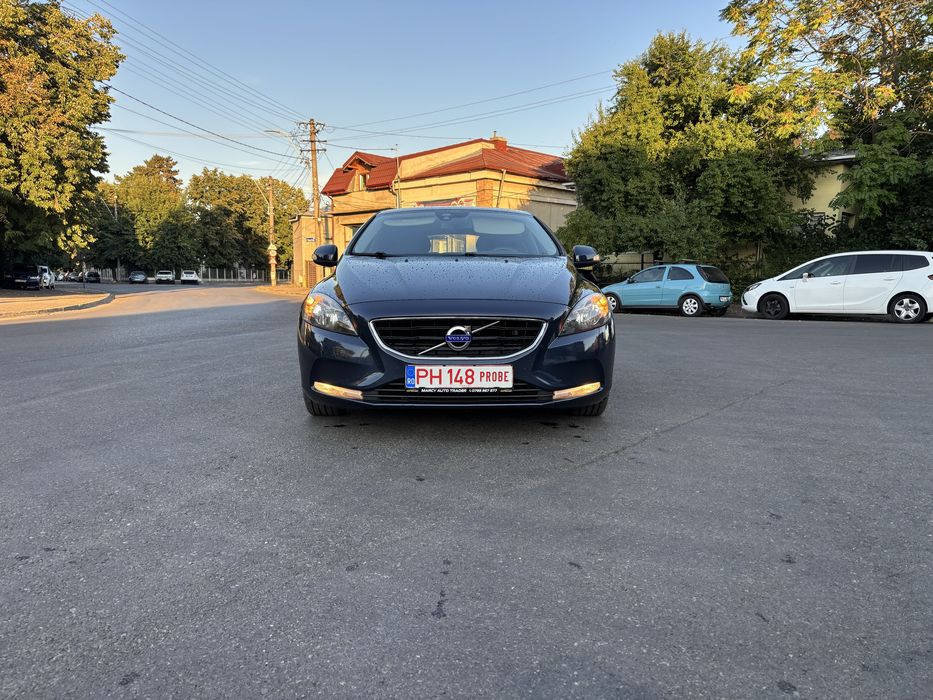 Volvo v40 Euro 5 / 1,6/ numere rosii valbile  /Camera /Navi/led / carte service /