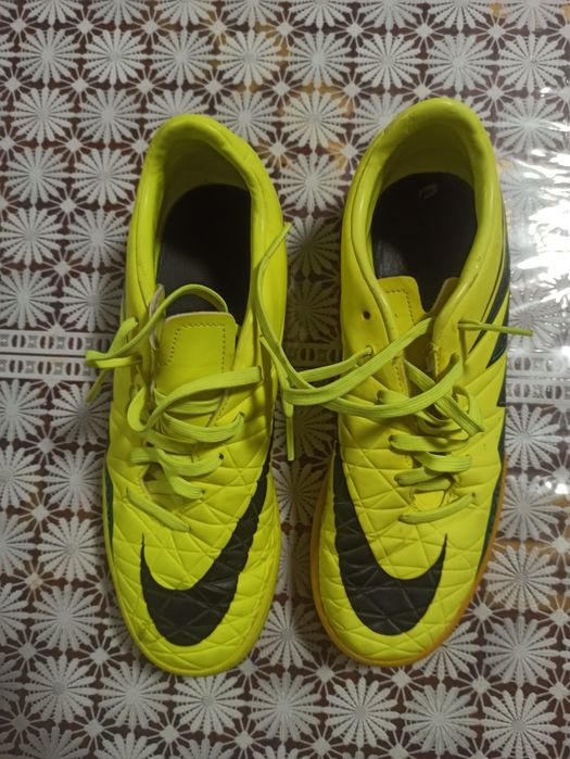 Футзальные кроссовки NIKE  HYPERVENOM оригинал.