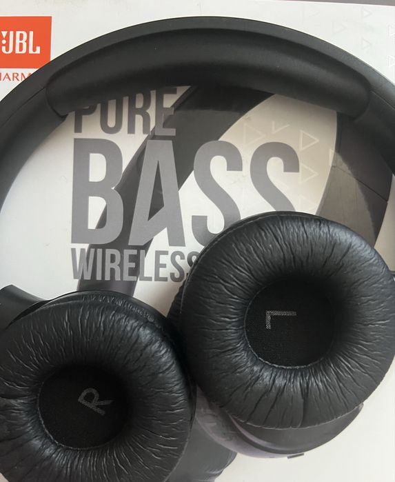 Продам наушники JBL