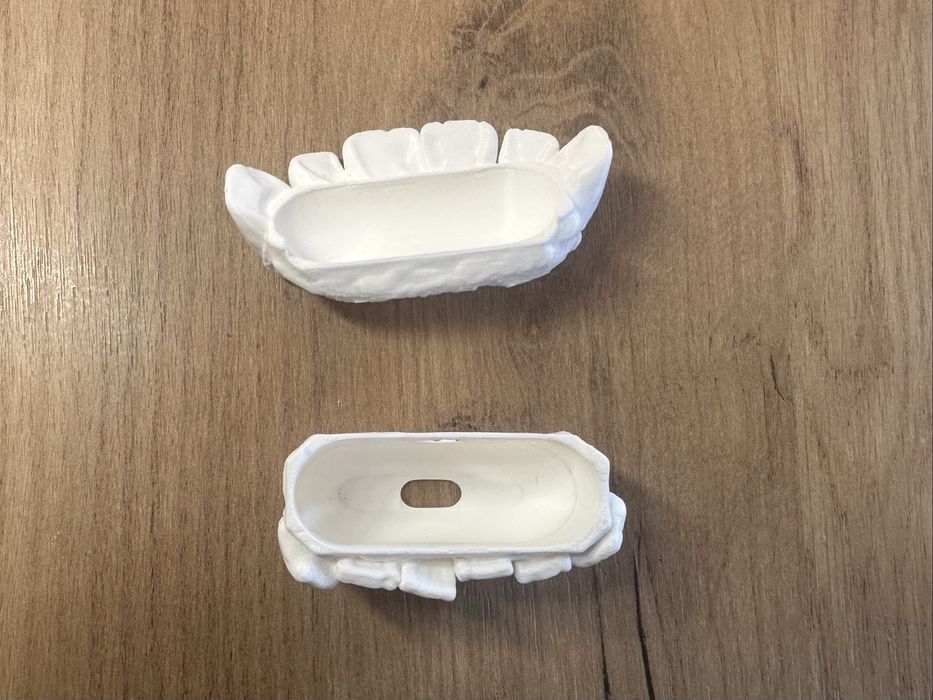 Servicii printare 3D Husa Airpods Pro/Airpods 3, alb/negru