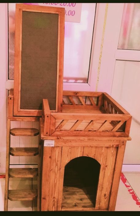 Деревянный  домик