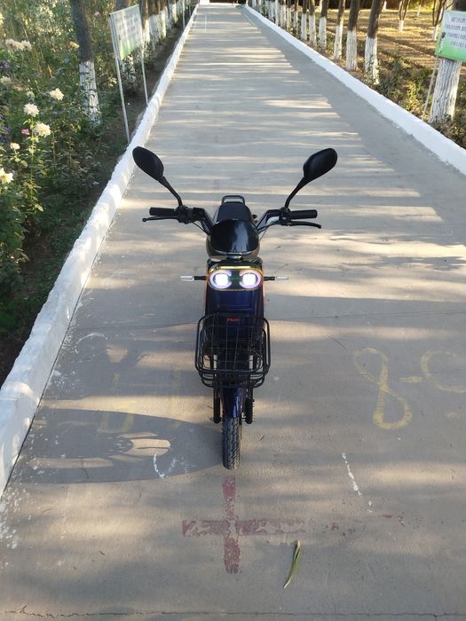 Ko'zoynak skuter sotiladi