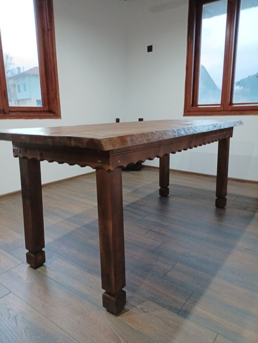 Дървена маса за механа