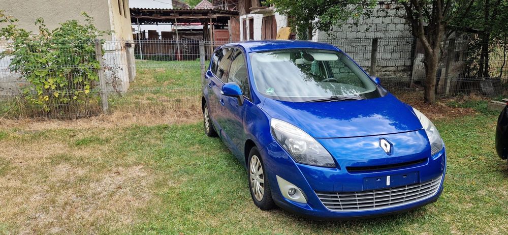 Dezmembrez renault scenic 2010