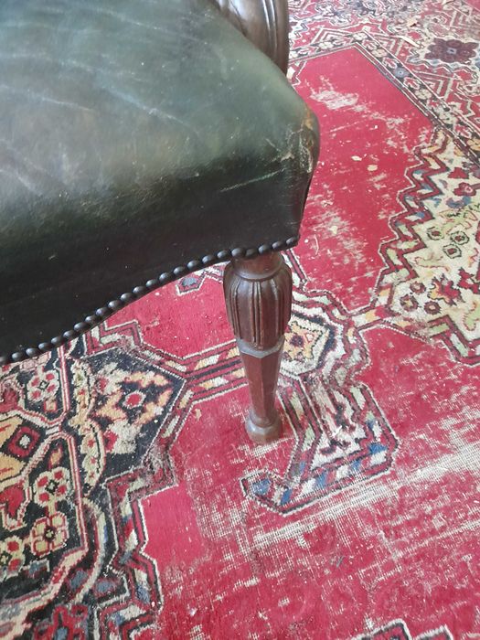 Jilturi-Doua scaune  vechi deosebite din piele, tip tron