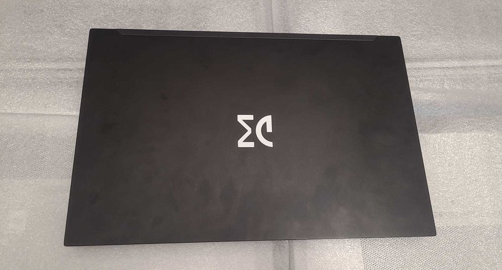 Laptop Premium Intel Core i7-1355U, 16GB ram, carcasa aluminiu ,luminat , nou