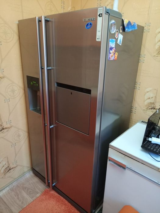 Холодильник Samsung