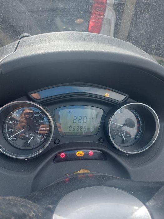 Piagio mp3 500 cmc se conduce cu B