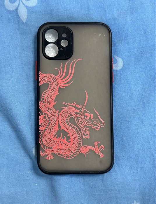 Калъфи за iPhone 12 – различни дизайни, много добро състояние