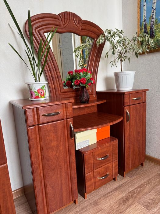 Продам спальный гарнитур