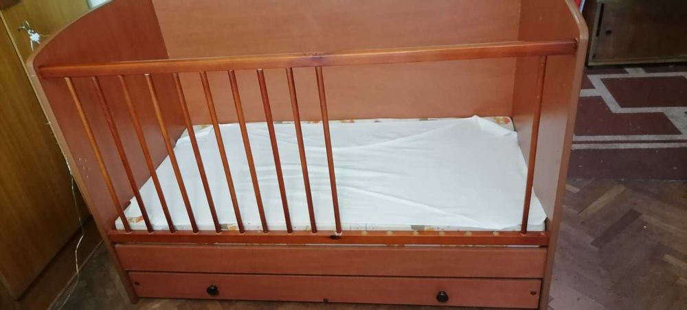продавам детски креват