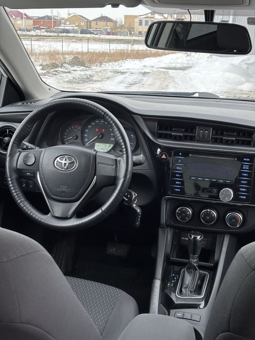 Продам Тойоту Короллу рестайлинг 2018