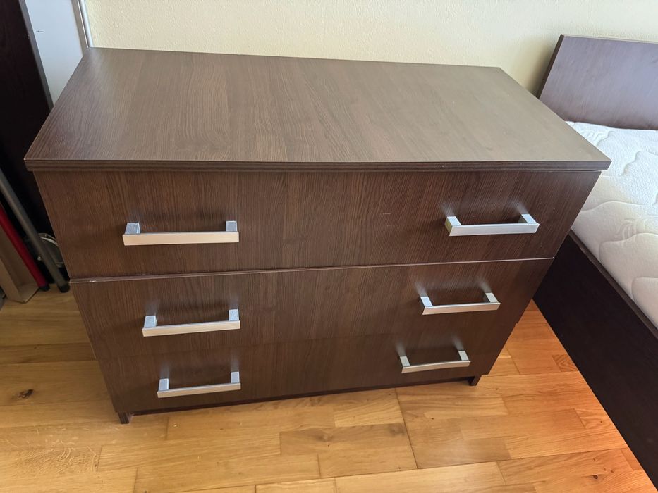 Спалня с матрак, подматрачна рамка, 2 нощни шкафчета и скрин