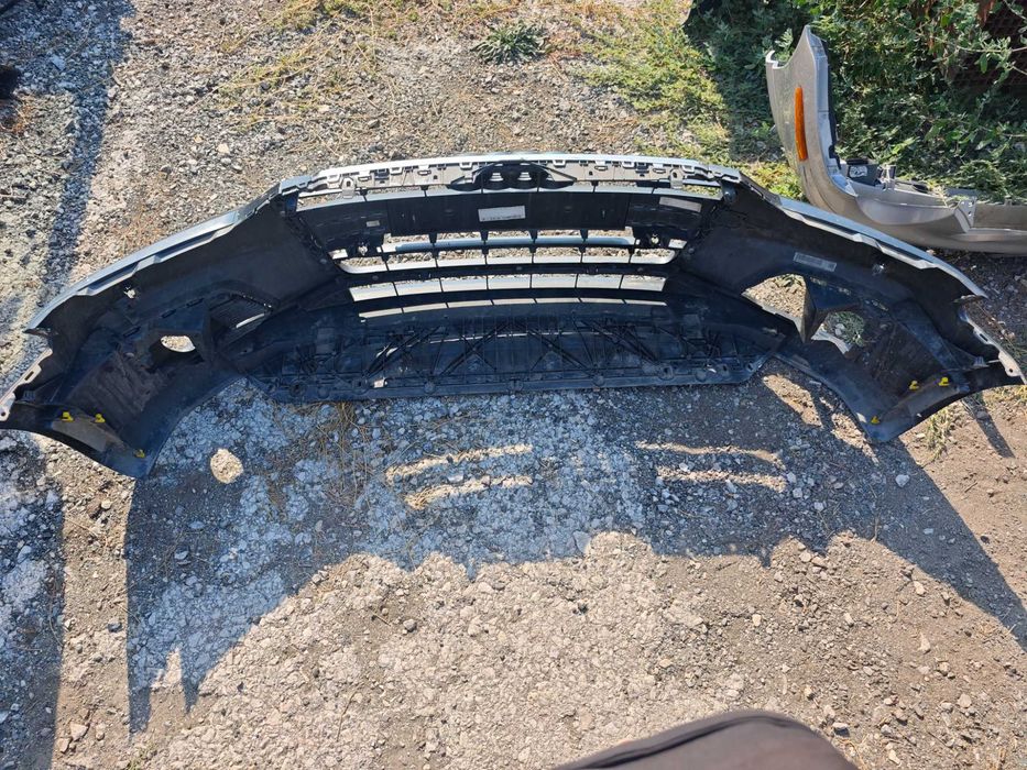 Предна броня Audi A5 8W B9 здрава без мн забележки LX7L