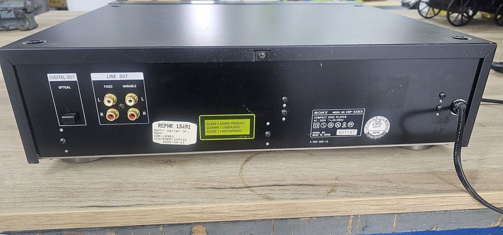 Vând CD Player Sony X33ES