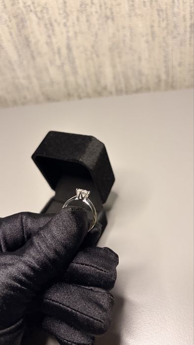 Годежен пръстен с moissanite VVS1, 1.0 карата.