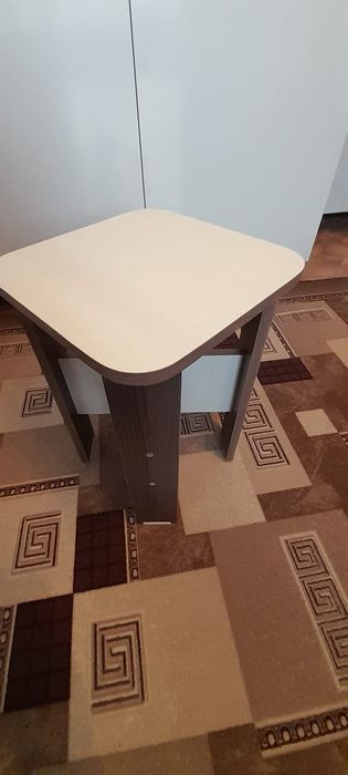 Продам стулья новые