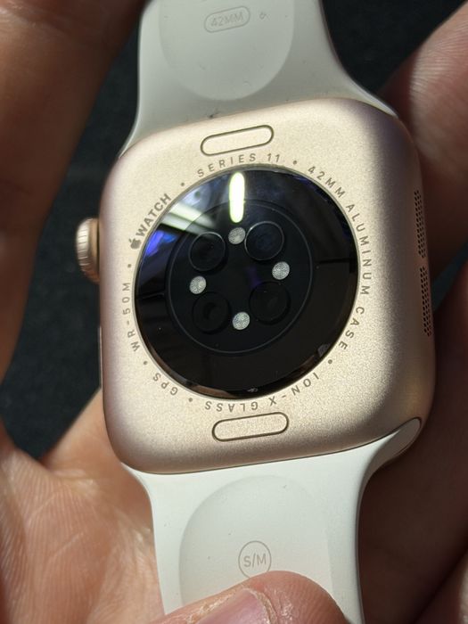 Apple Watch 11 GPS, Rose Gold 42mm, Light Blush Sport Band Garantie