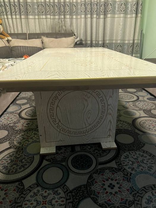 Стол в хорошем состоянии