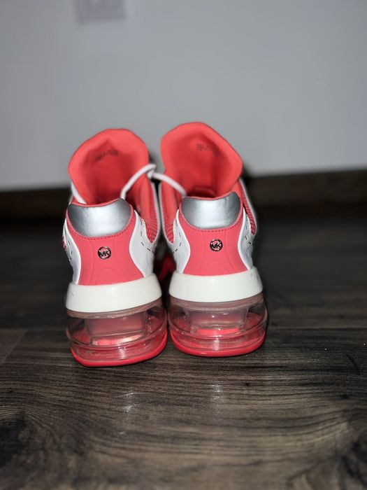 Michael Kors висок модел