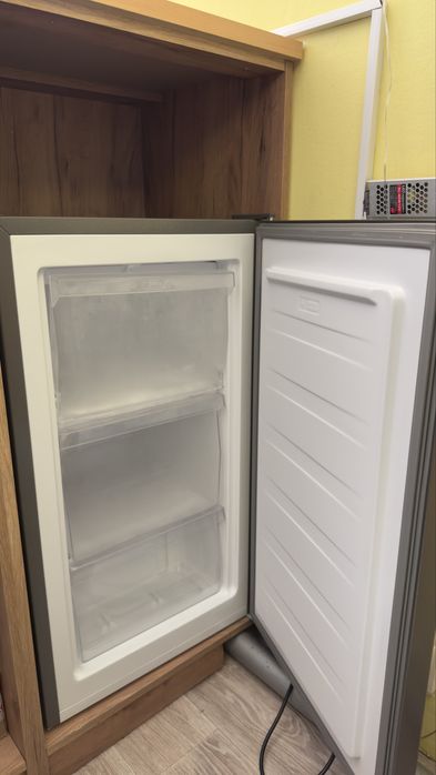 Морозильник Hisense