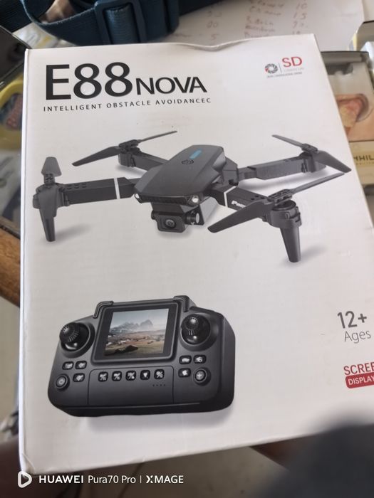Дрон Е88nova Pro с дисплей на  контролера  нов
35 €