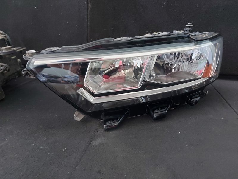 Фарове Volkswagen T-Roc 2021г.