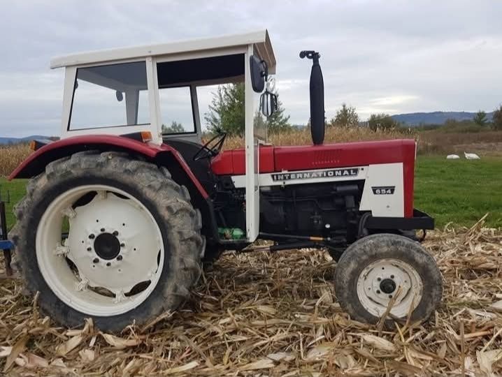 TRACTOR INTERNATIONAL 654 + Disc, Plug, grăpi, prăşitore