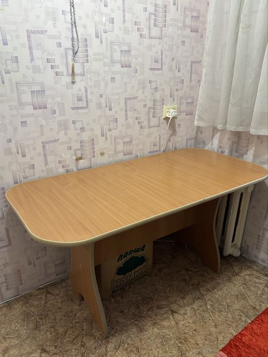Продам кухонный стол