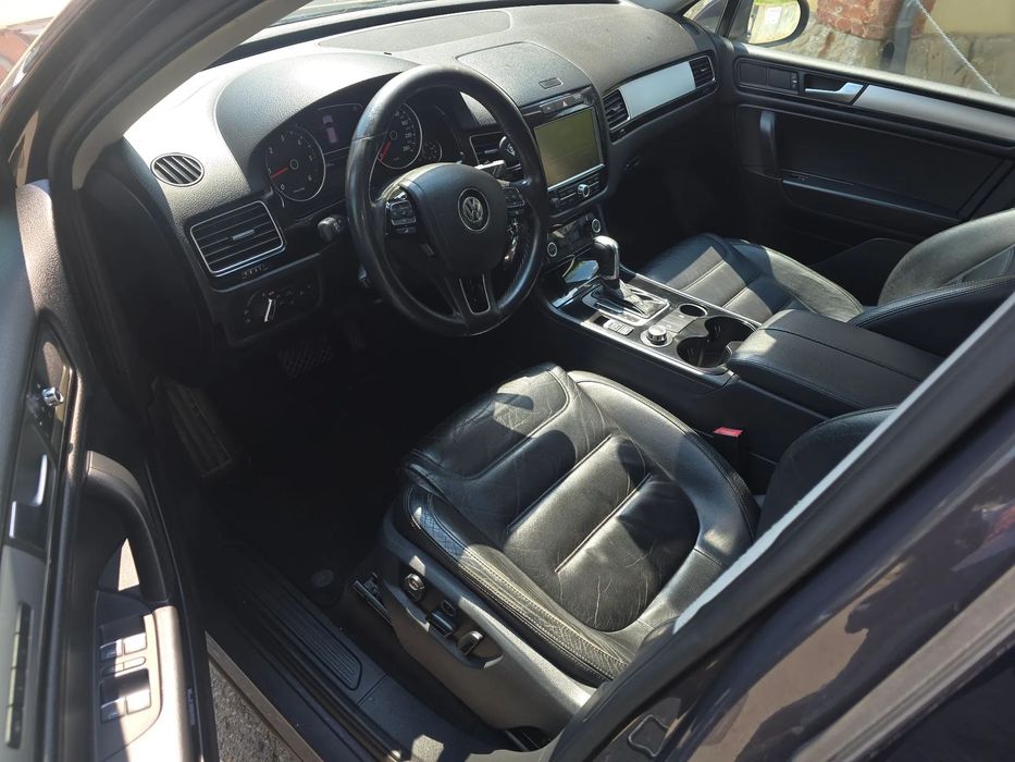 Volkswagen Touareg 3.0 tdi 245 cp Navi