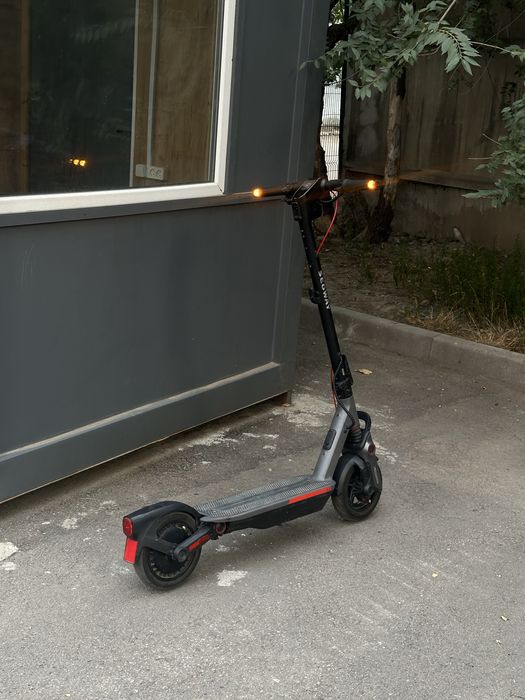 Продам Ninebot f3