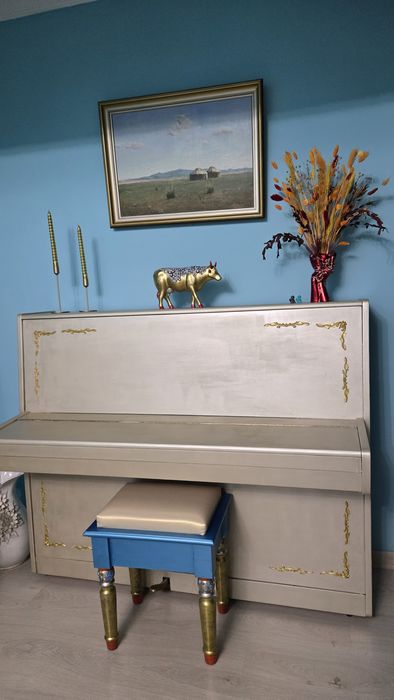 Пианино со стульчиком